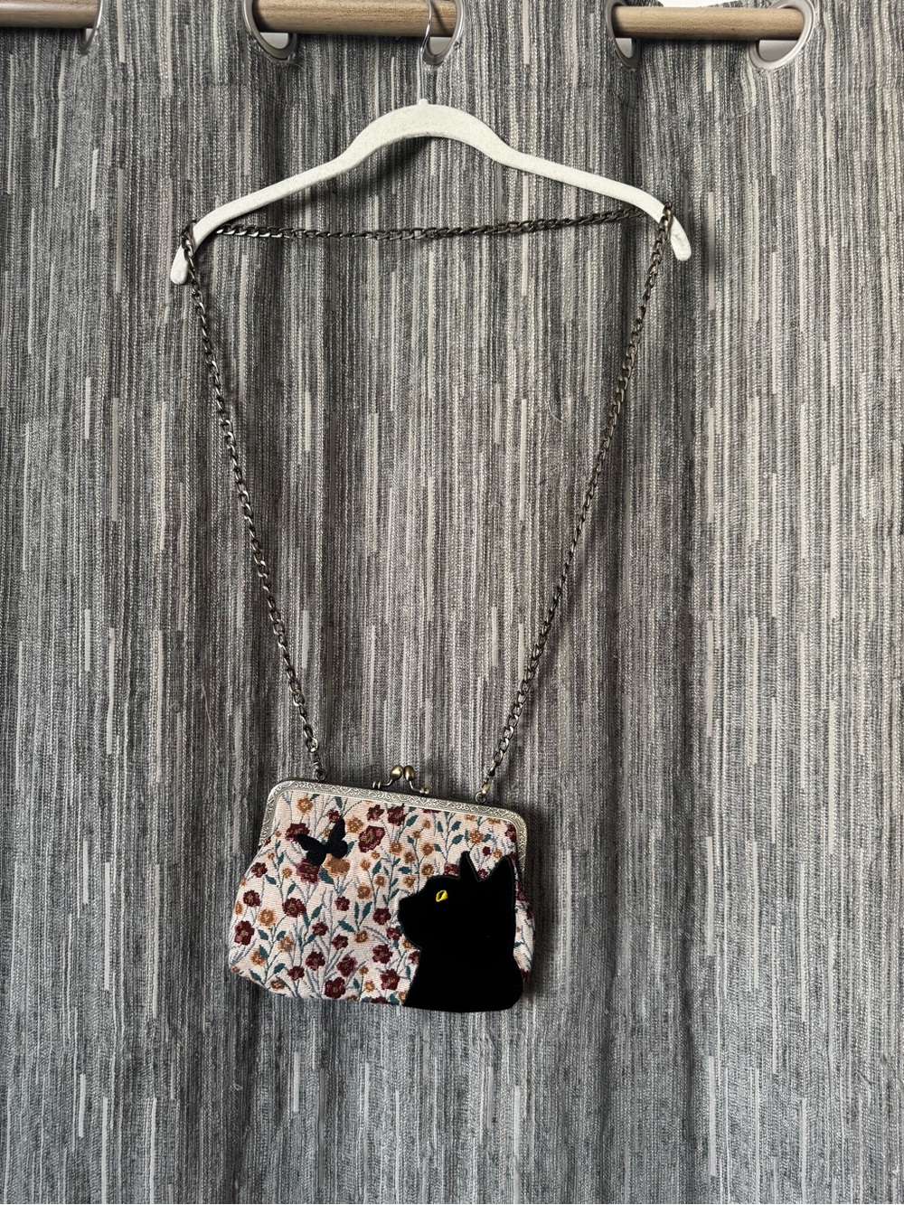 Unique Vintage Floral Tapestry Crossbody Bag with Black Cat Accent - Picture 2 of 3